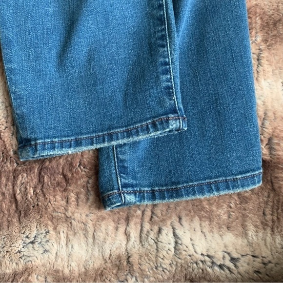 Abercrombie & Fitch Mid Rise Super Skinny Ankle Jean - Picture 3 of 7